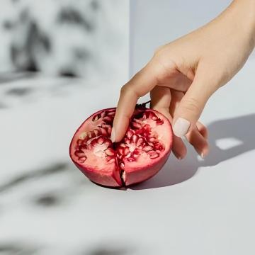 Masturbatie kan de remedie zijn tegen menstruatiesymptomen